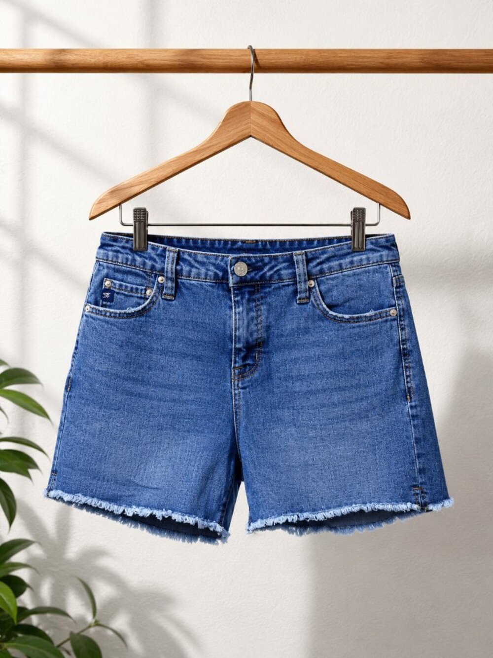 Seven7 Denim Cutoff Shorts Size 4 Blue Stretch Frayed Hem Mid Rise